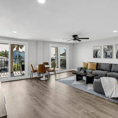 Pristine 3 Bdrm Condo By Beach